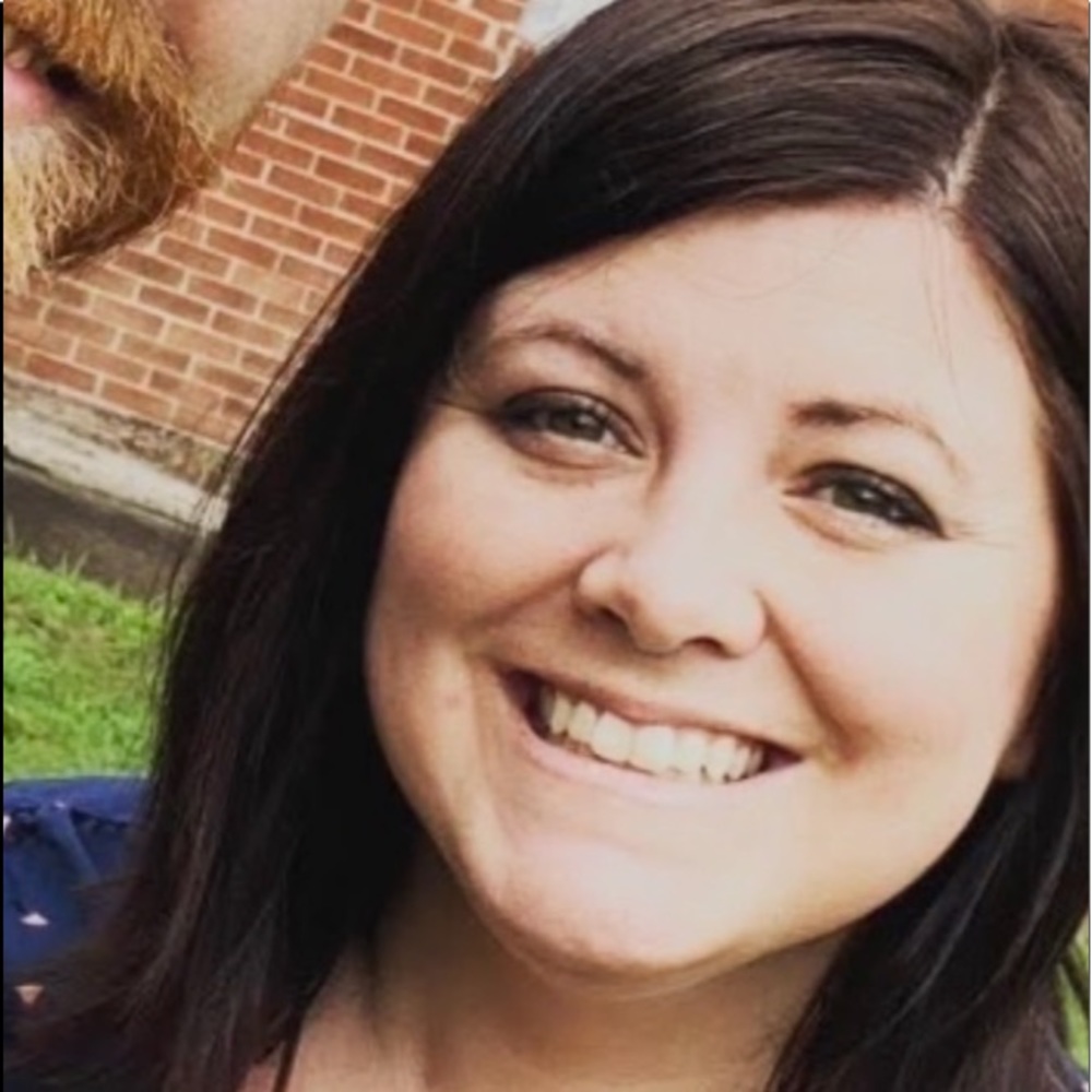 Meet your Posher, Alexis